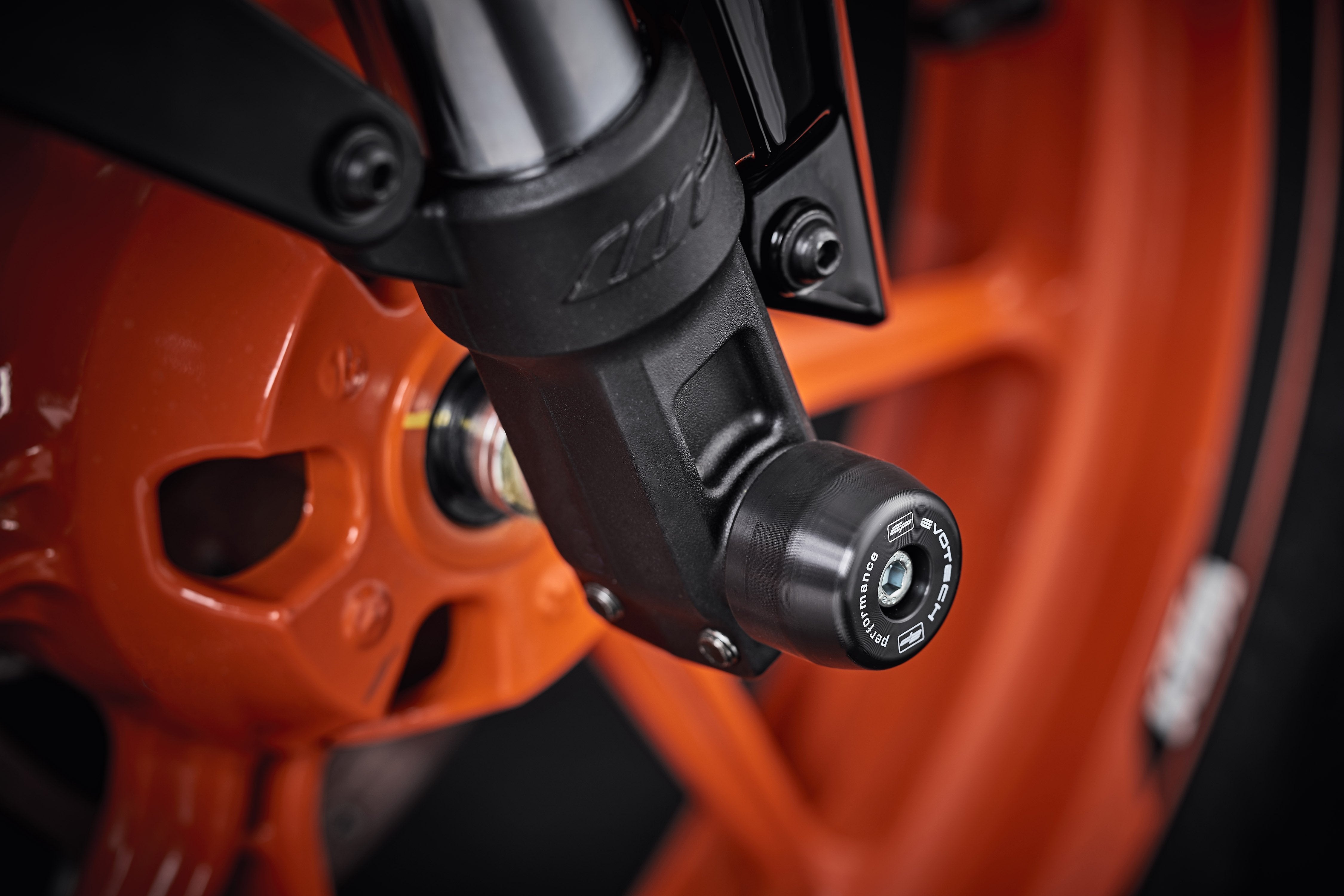 EP Front Spindle Bobbins for the KTM 390 Duke: Evotech Performanceâs crash protection bungs seamlessly fitted to the motorcycleâs front forks.